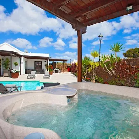 Villa Montana By Lanzarote Leisure Puerto del Carmen (Lanzarote)